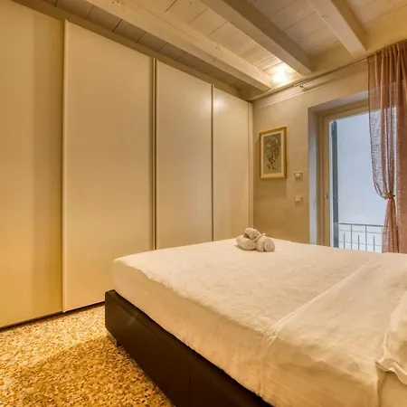 Apartmentsarena - Mercatorum - Piazza Erbe * Werona