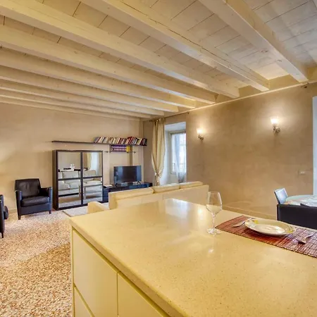 Apartmentsarena - Mercatorum - Piazza Erbe * Werona