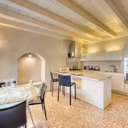 Apartmentsarena - Mercatorum - Piazza Erbe * Werona